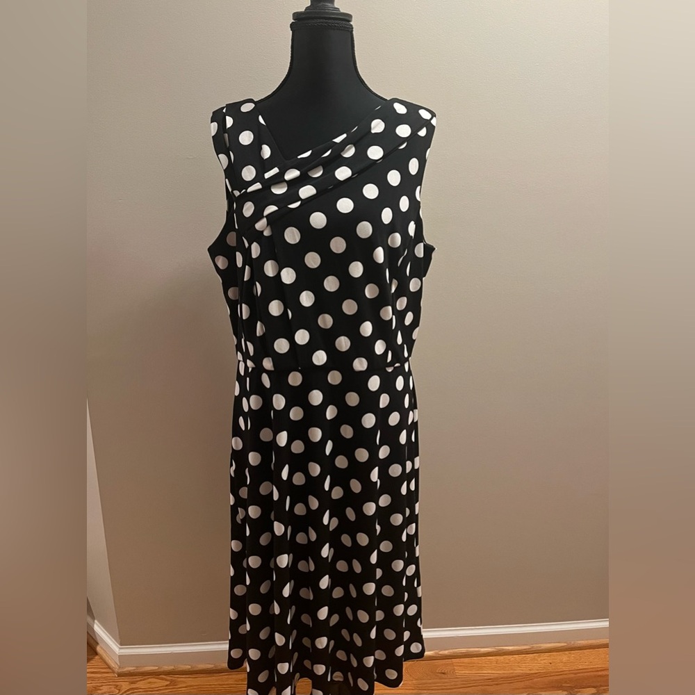Taylor Elegant Black Garment